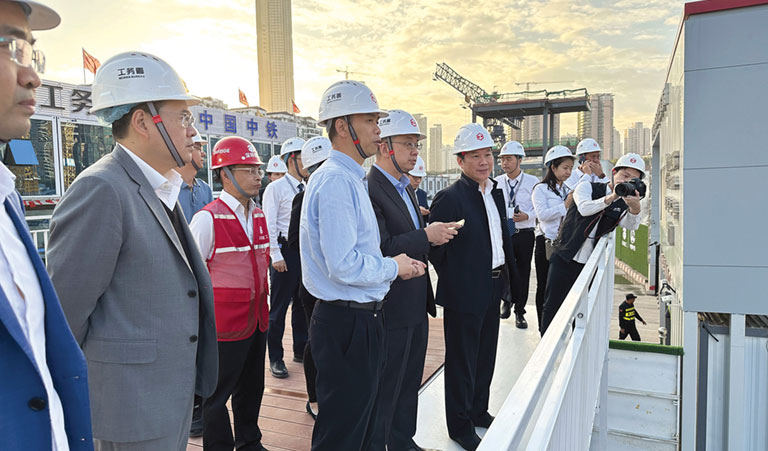 The redevelopment of the Huanggang Port is one of the key projects under the Guangdong-Hong Kong-Macao Greater Bay Area development blueprint, facilitating smooth and efficient people and cargo flows within the area.   The department has been maintaining close liaison with the authorities of both Hong Kong and the Mainland in doing all the preparatory work to complement the HKSAR Government's efforts in forging ahead with measures to increase the capacity of control points and clearance efficiency.